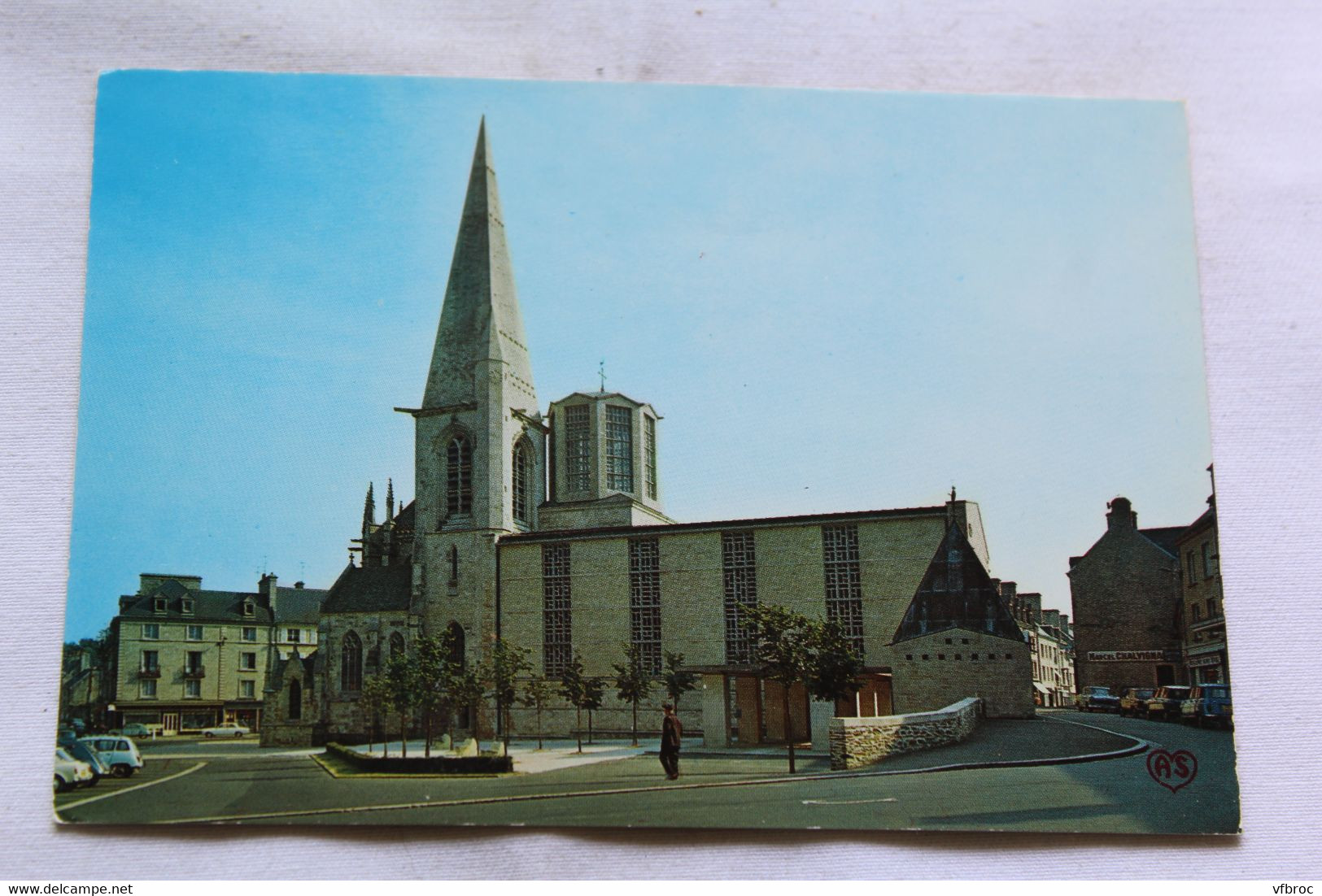 J665, Cpm, Valognes, l'église, Manche 50