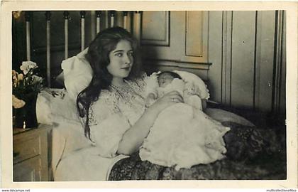 301118 - ROYAUTE ROUMANIE YOUGOSLAVIE - Reine MARIE de Yougoslavie et son fils le Prince Pierre II