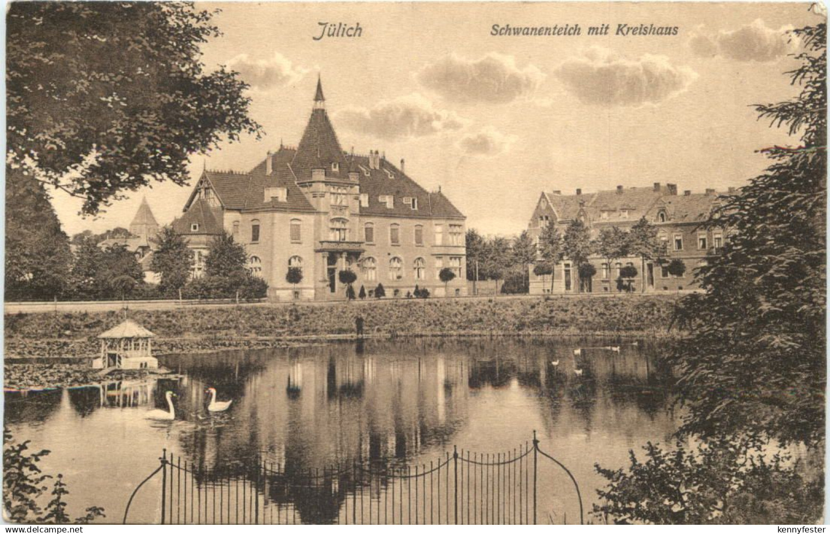 Jülich - Schwanenteich mit Kreishaus