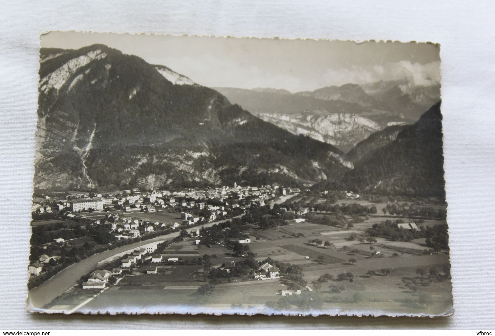 K358, Cpm, Cluses, vue générale aérienne, la vallée de l'Arve et les Alpes, Haute Savoie 74