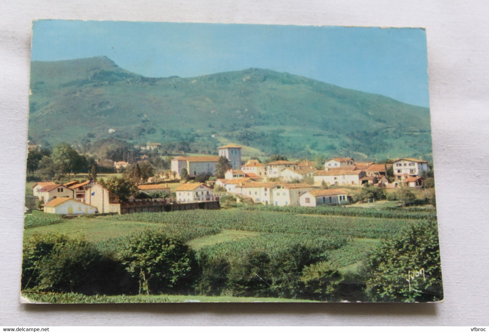 K367, Cpm 1961, Ascain, vue générale, au fond la Rhune, Pyrénées atlantiques 64