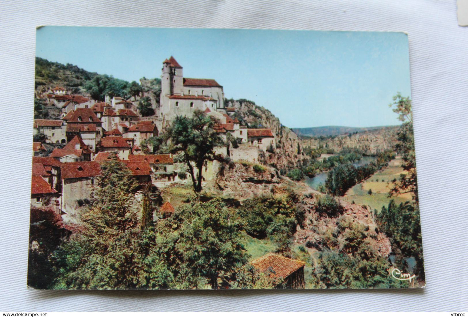 K533, Cpm, Saint Cirq Lapopie, l'église et le village, Lot 46