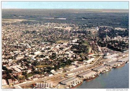 DOUALA CAMEROUN vue aérienne ville et port ( cargo bateaux navire ship harbour hafen boat schiff )