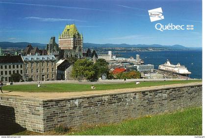 Québec la vieille Ville vue de la Citadelle le Château de Frontenac