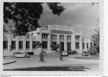 Elisabethville Lubumbashi animée le Palais de Justice voitures