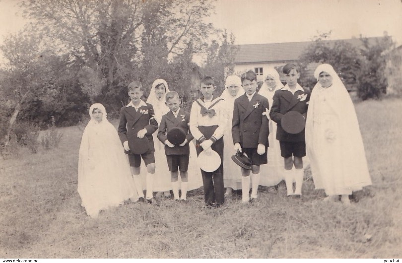 L4-47) CASTELJALOUX - CARTE PHOTO BALISTAI - CASTELJALOUX - FERME - UN GROUPE  DE JEUNES COMMUNIANTS  - ( 2 SCANS )