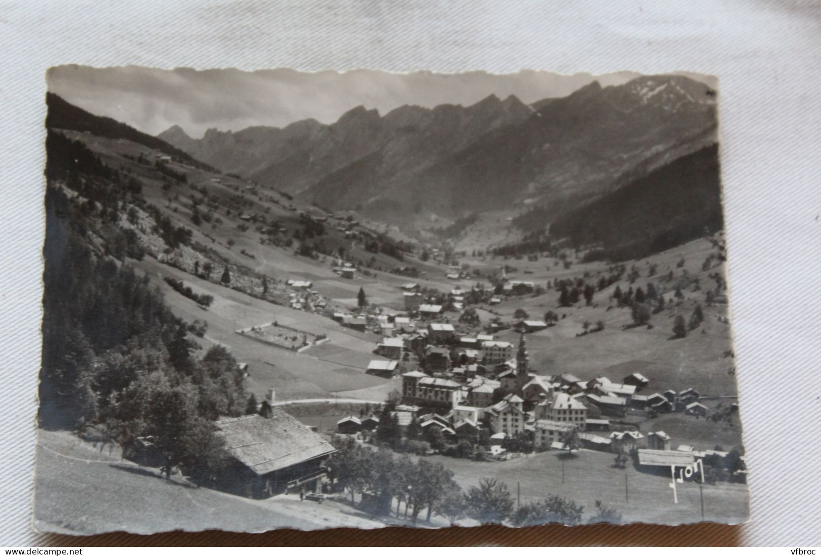 L418, Cpm, la Clusaz, vue générale et la chaine des Aravis, Haute Savoie 74