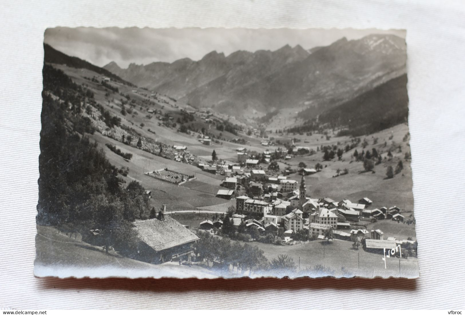 L738, Cpm, la Clusaz, vue générale et la chaîne des Aravis, Haute Savoie 74