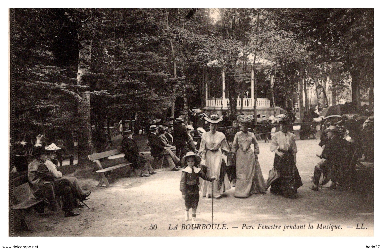 La Bourboule - Parc fenestre pendant la musique