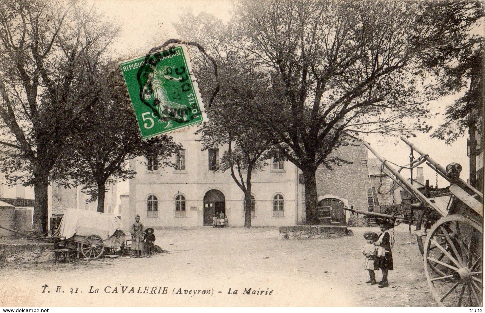 LA CAVALERIE LA MAIRIE ANIMEE