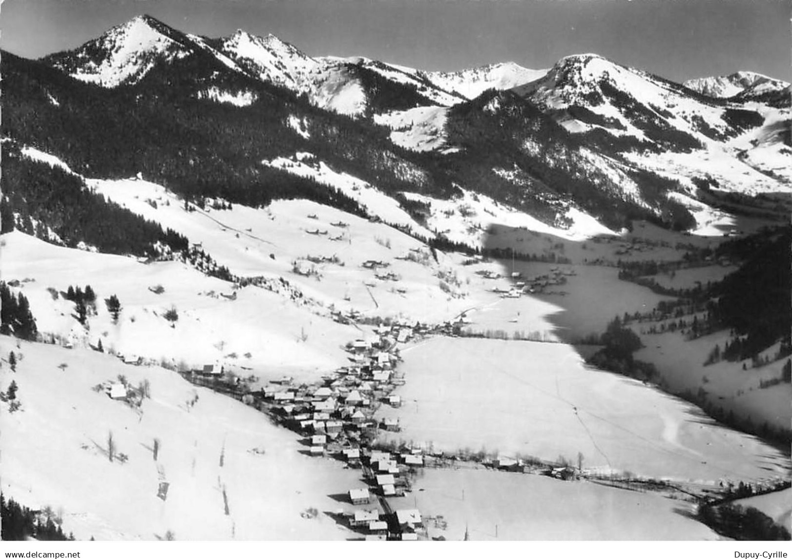 LA CHAPELLE D'ABONDANCE - Vue générale en hiver - très bon état