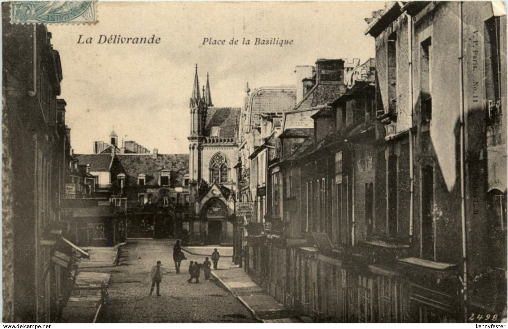 La Delivrande - Place de la basilique