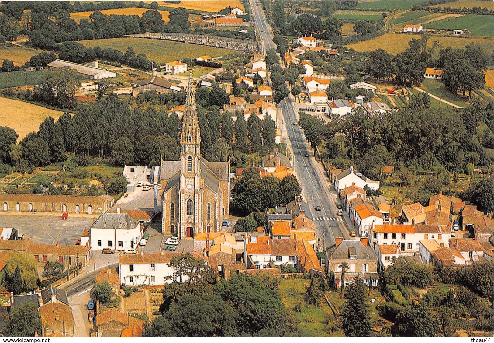 ¤¤  -  LA MOTHE-ACHARD   -  Vue d'ensemble et l'Eglise   -  ¤¤