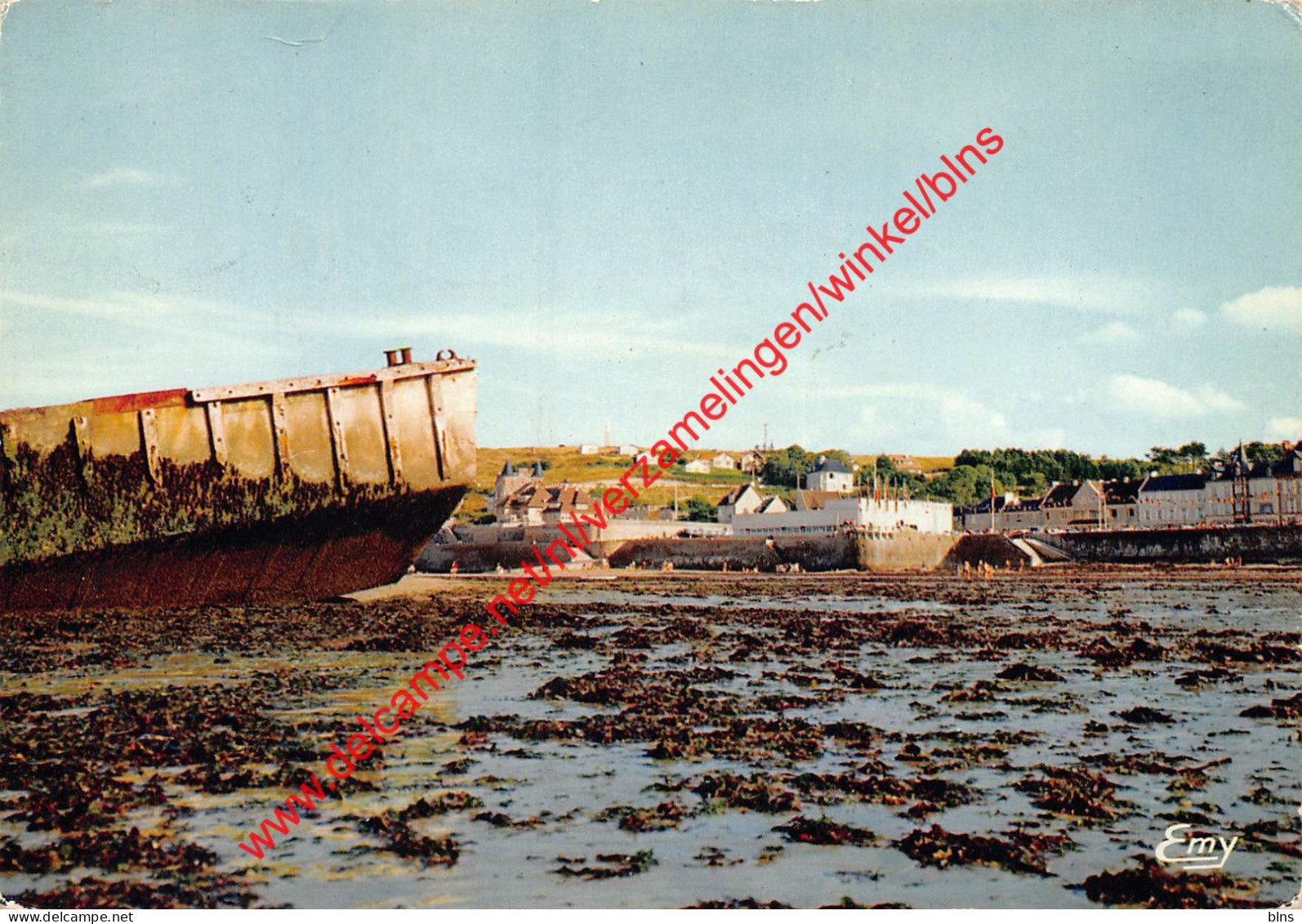 La Plage et le Musée - Arromanches - (14) Calvados