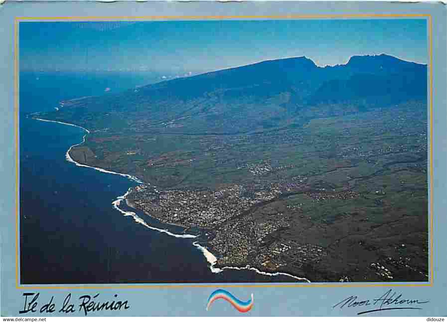 La Réunion - Saint Pierre - La Ville de Saint Pierre - Au fond le Cirque de Cilaos - CPM - Voir Scans Recto-Verso