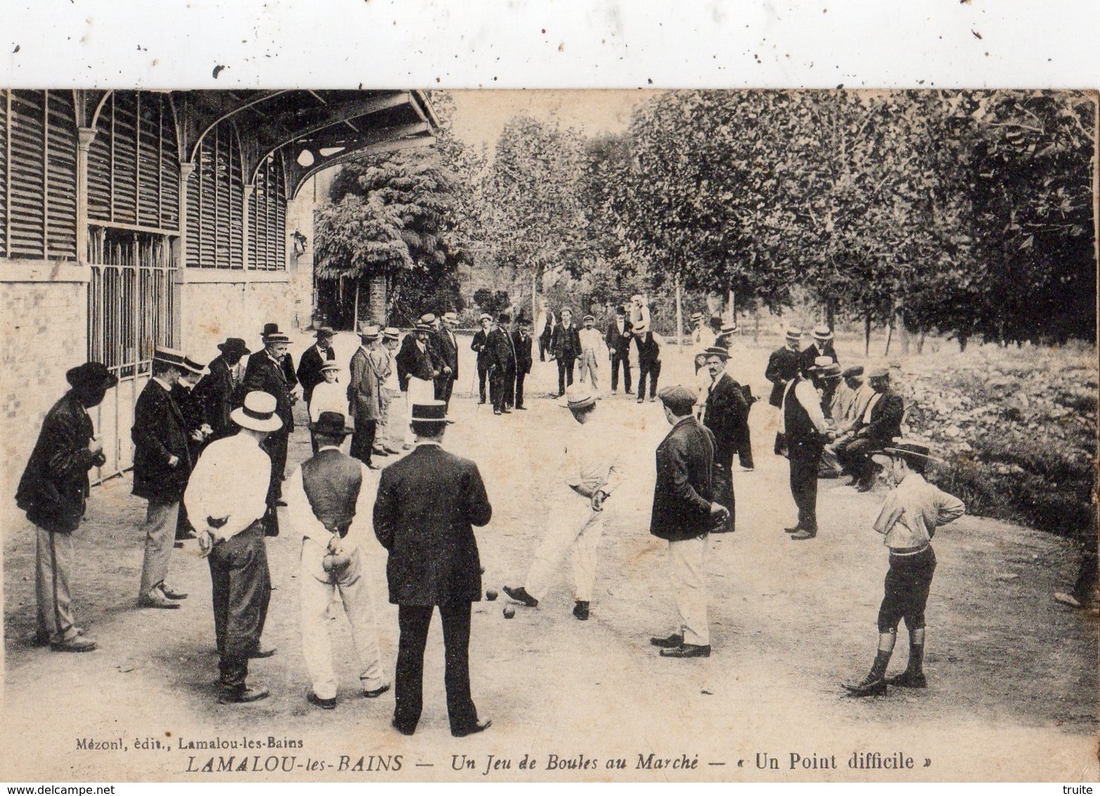 LAMALOU-LES-BAINS UN JEU DE BOULES AU MARCHE "UN POINT DIFFICILE"