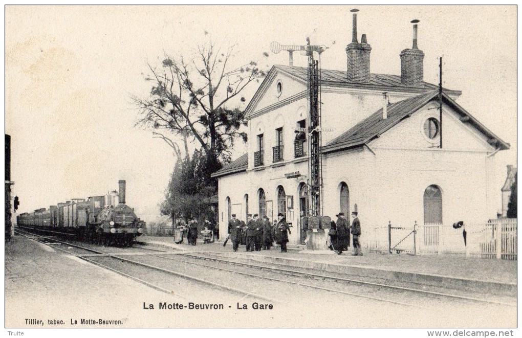 LAMOTTE-BEUVRON LA GARE ARRIVEE DU TRAIN ANIMEE