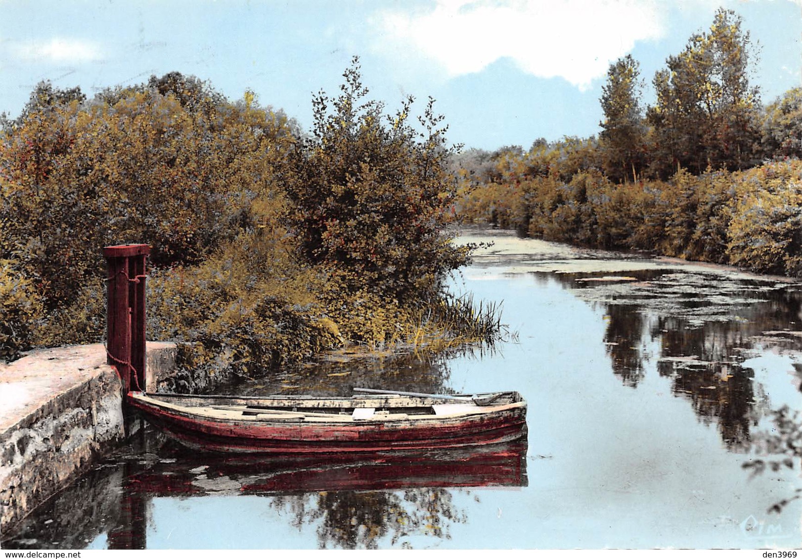 Laroche-Saint-Cydroine - Le bief de l'Ancien Moulin - Barque