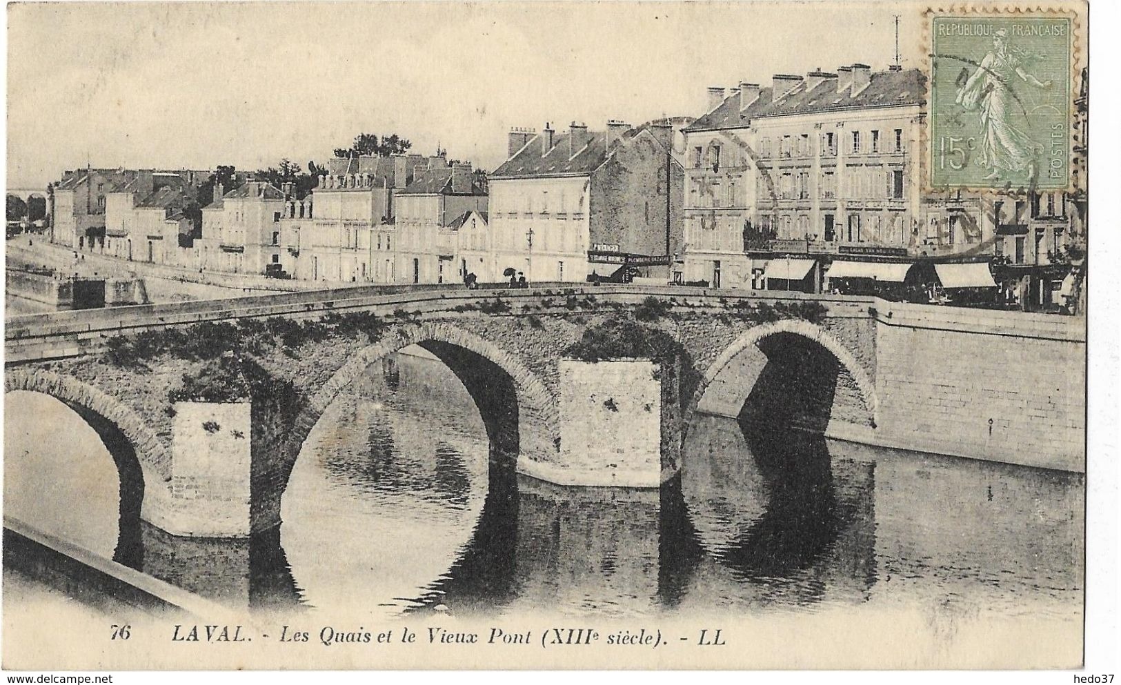 Laval - Les Quais et le Vieux Pont (XIIIe siècle)