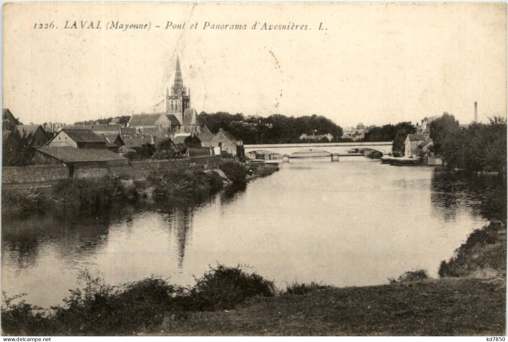 Laval, Pont et Panorama dÀvesnieres