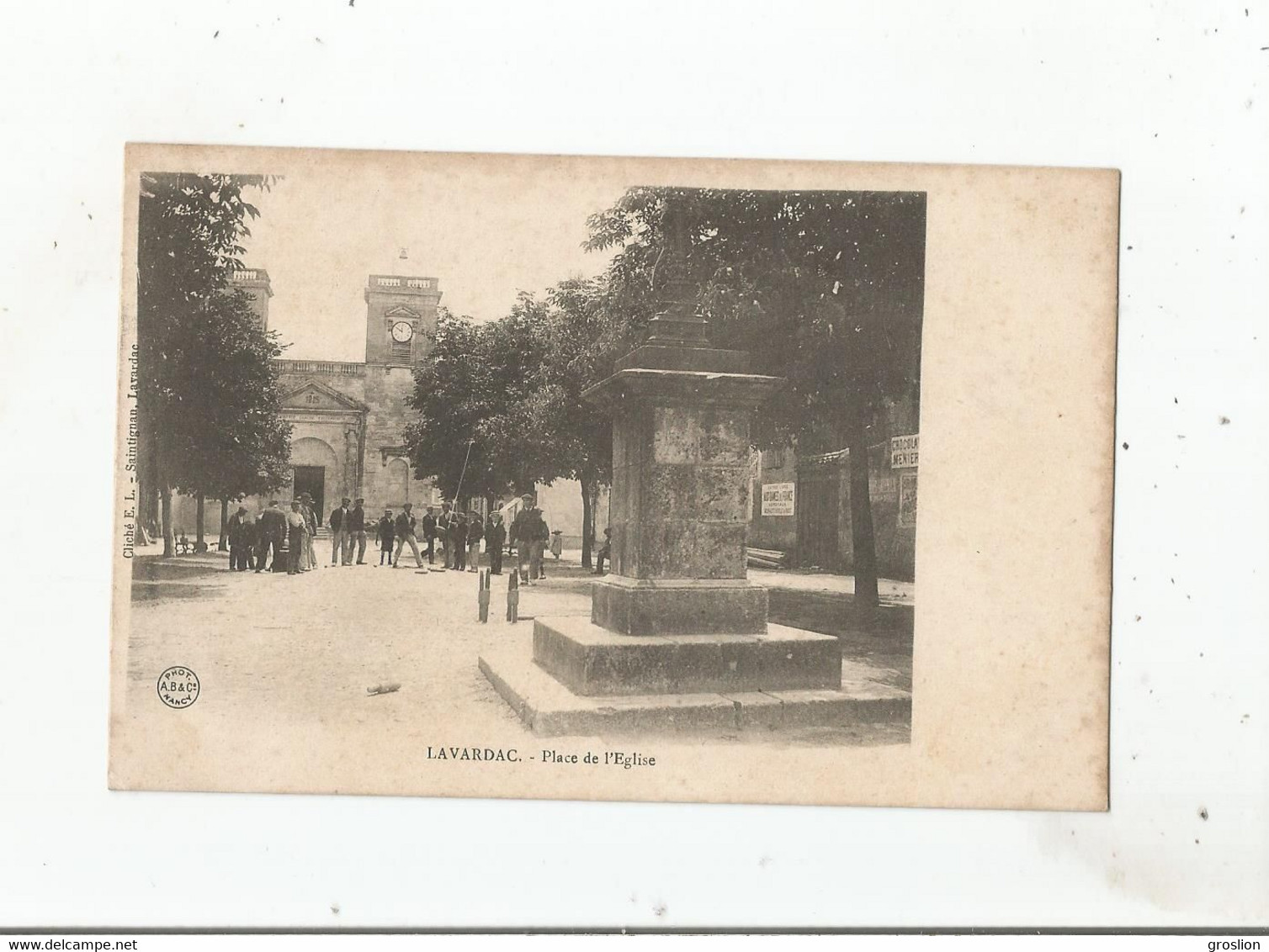 LAVARDAC  PLACE DE L'EGLISE (PETITE ANIMATION ET PLAQUE PUB CHOCOLAT MENIER)