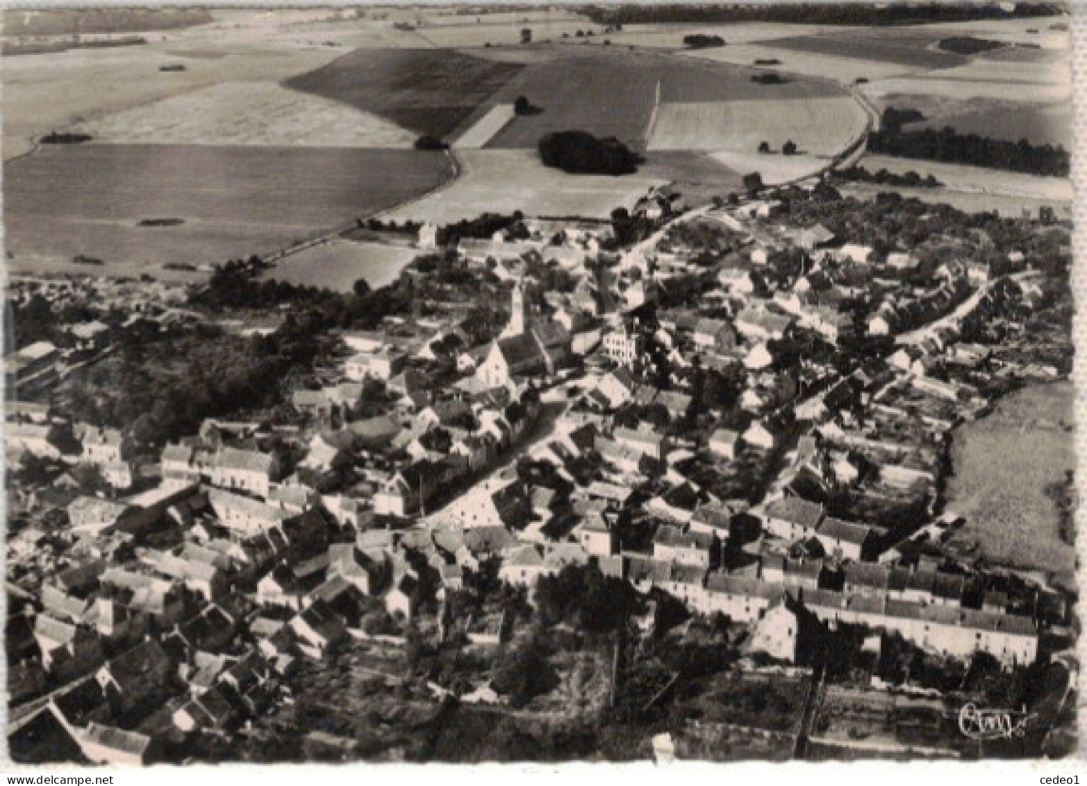 LE CHATELET EN BRIE  VUE AERIENNE