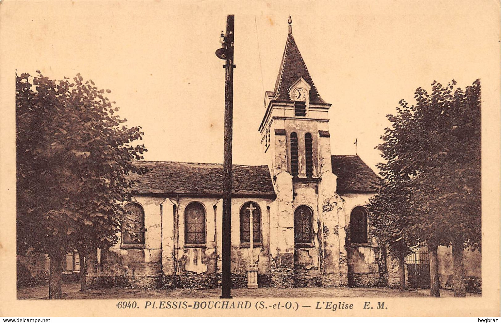 LE PLESSIS BOUCHARD    EGLISE