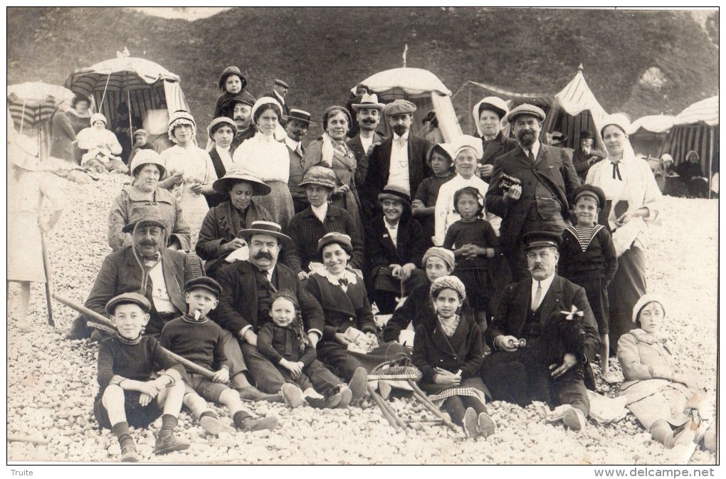 LE TREPORT CARTE PHOTO MAGNIFIQUE SCENE DE PLAGE