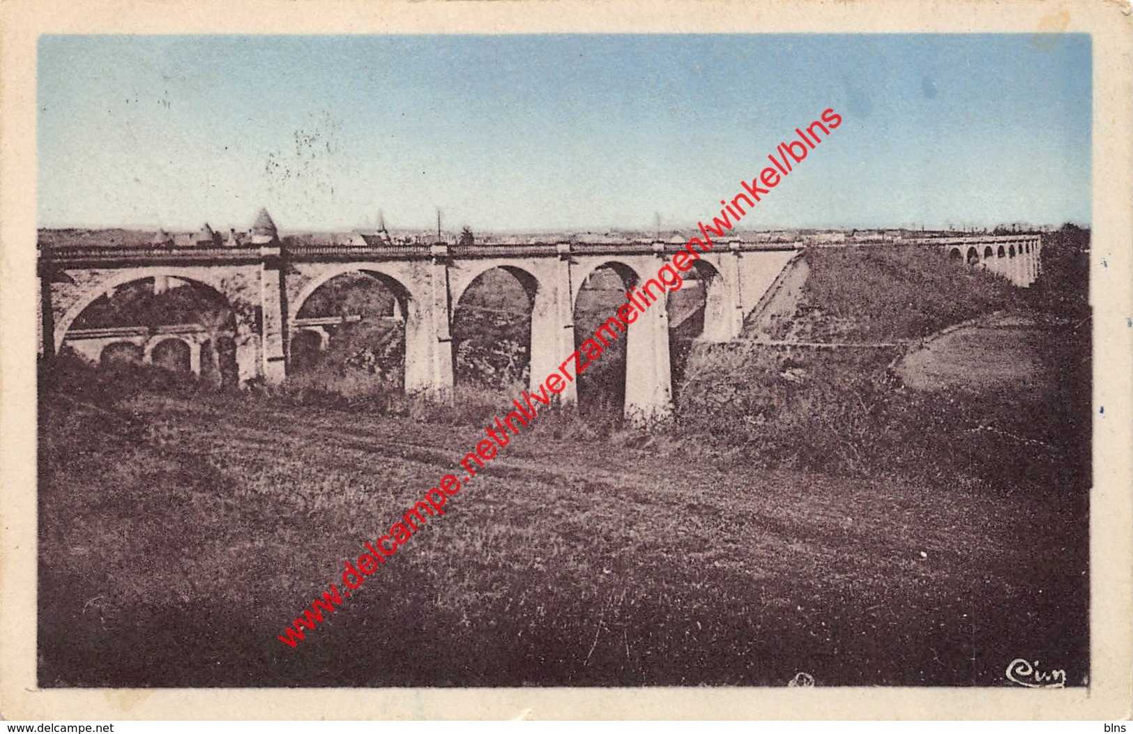 Le Viaduc du chemin de fer - Culan - (18) Cher