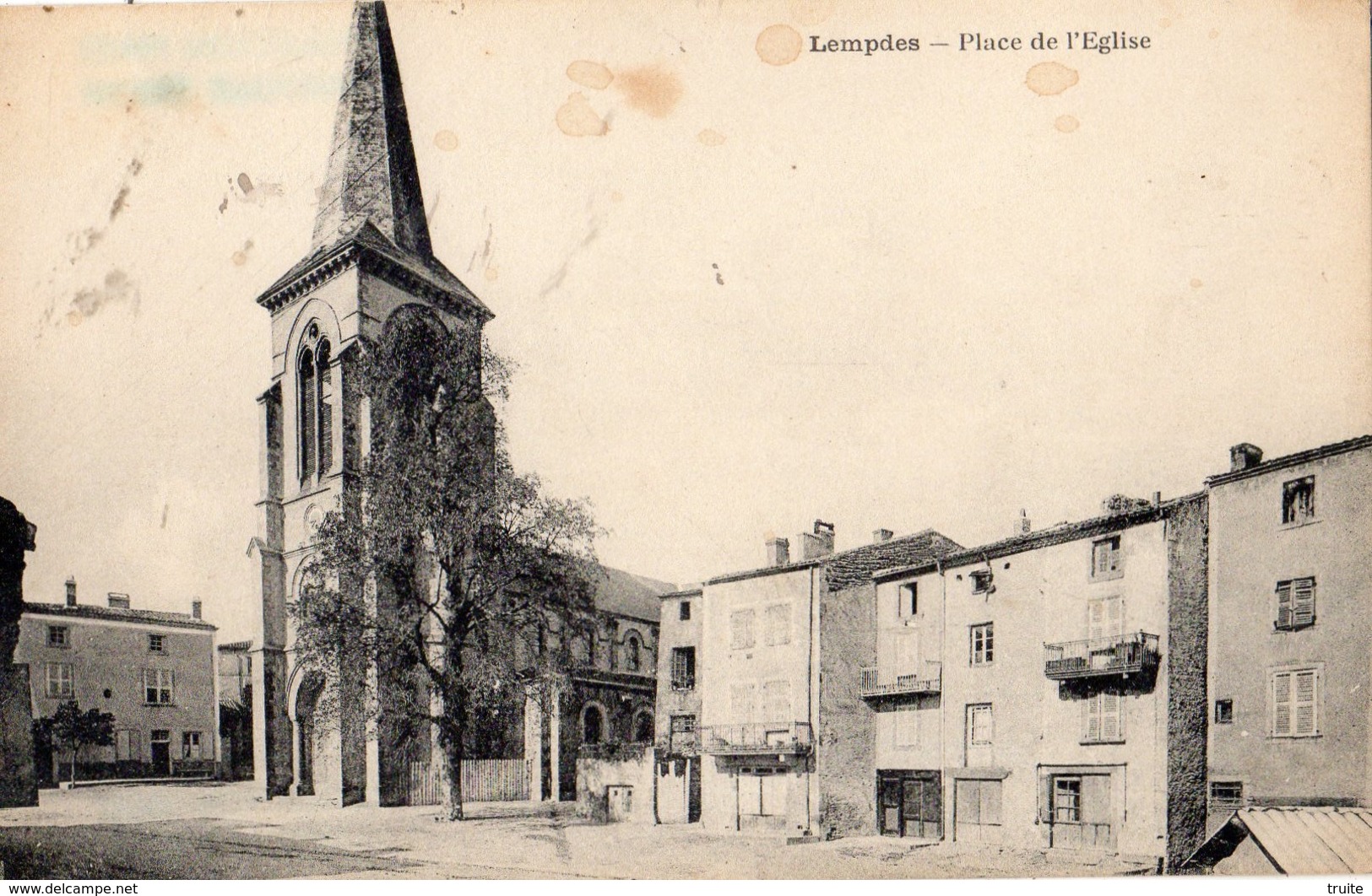 LEMPDES PLACE DE L'EGLISE