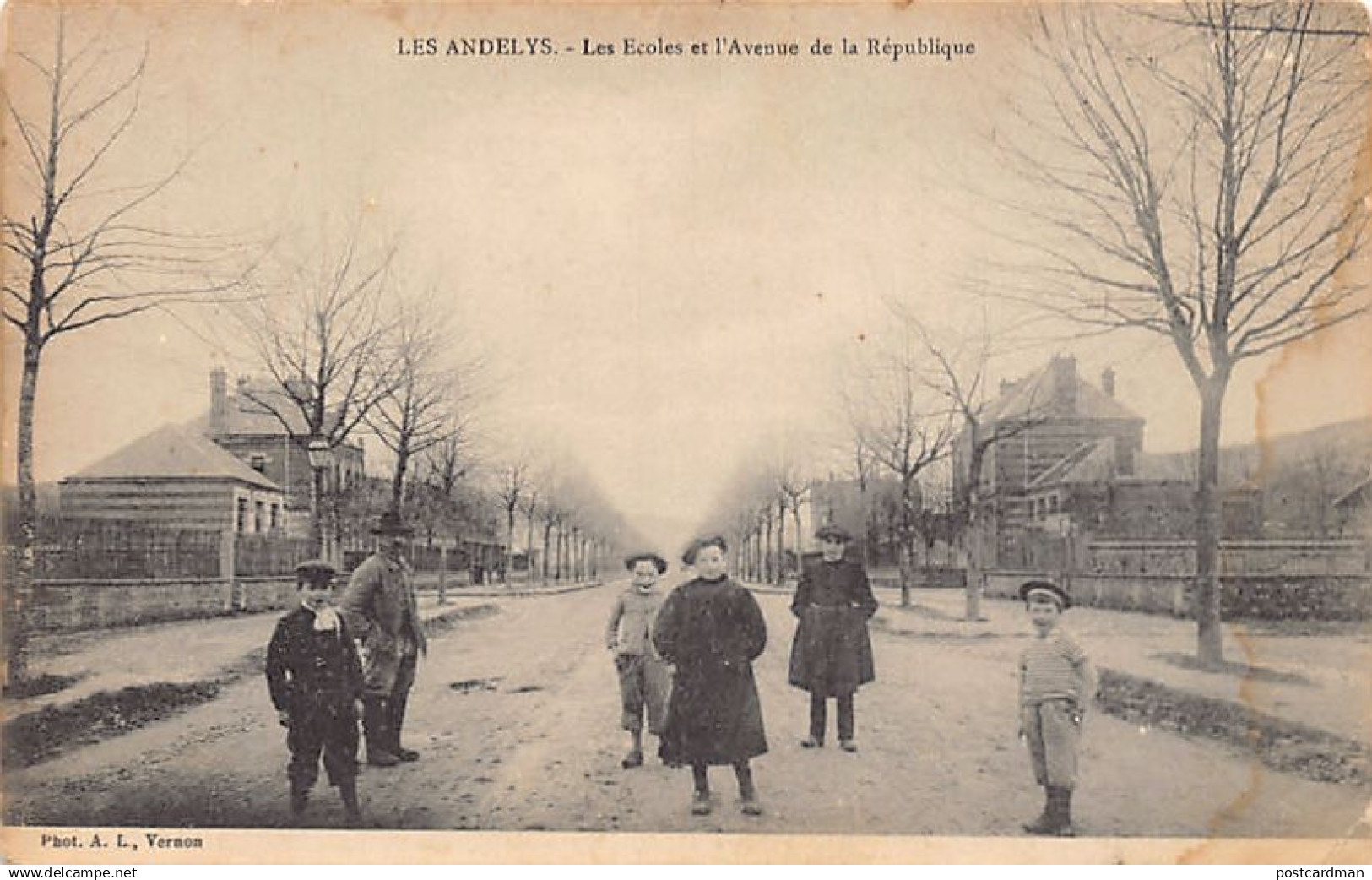 LES ANDELYS (27) Les Ecoles et l'Avenue de la République