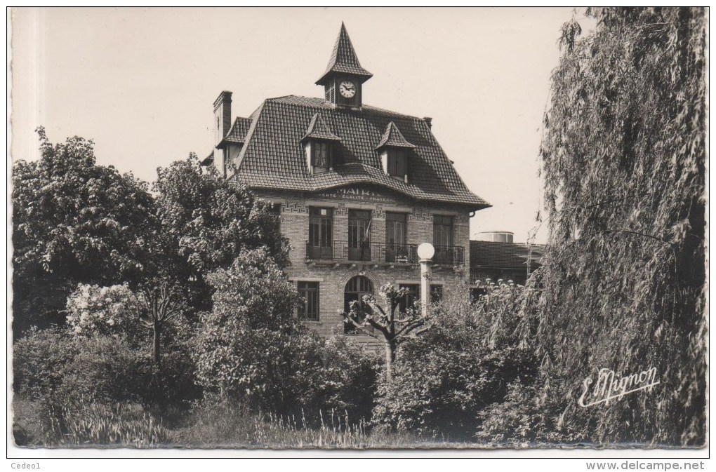 LES CLAYES SOUS BOIS  LA MAIRIE ET LES JARDINS