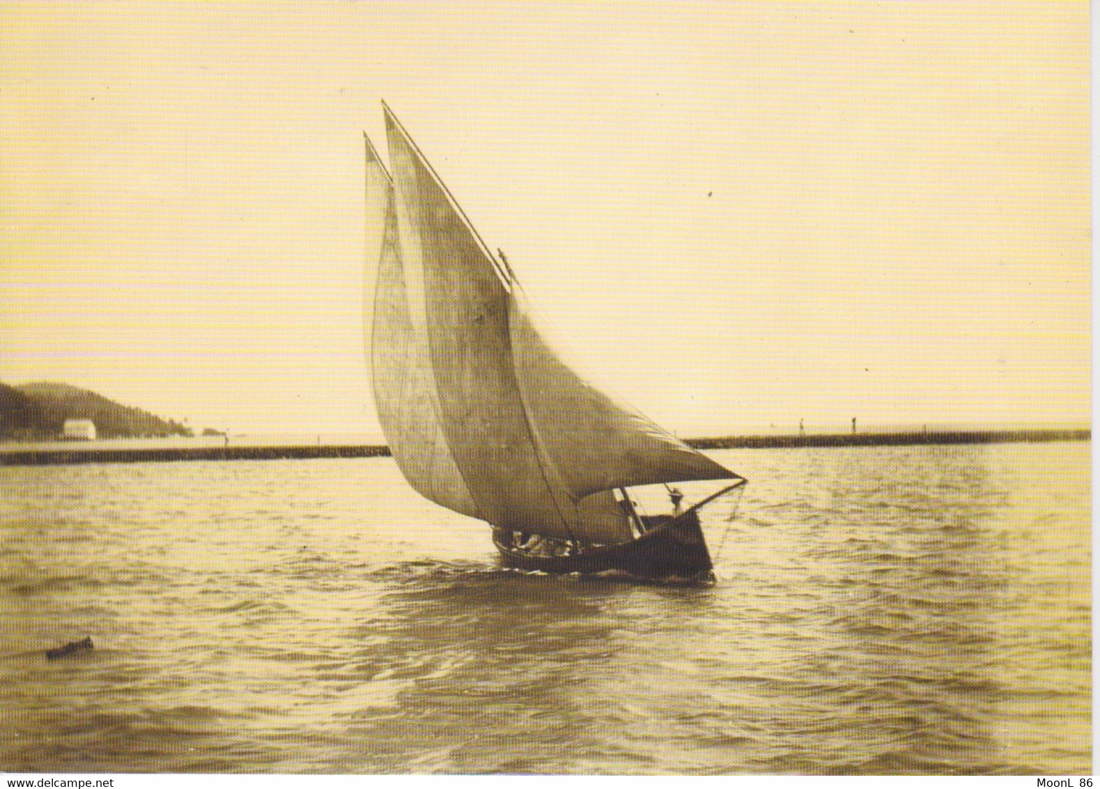 LES SEYCHELLES - UN BATEAU DE PECHE EN MER 1890 -1900