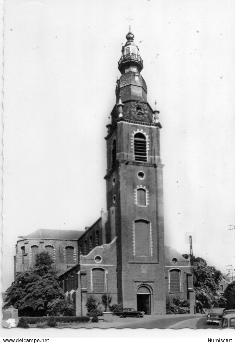 Leuze-en-Hainaut Collégiale Saint-Pierre voitures