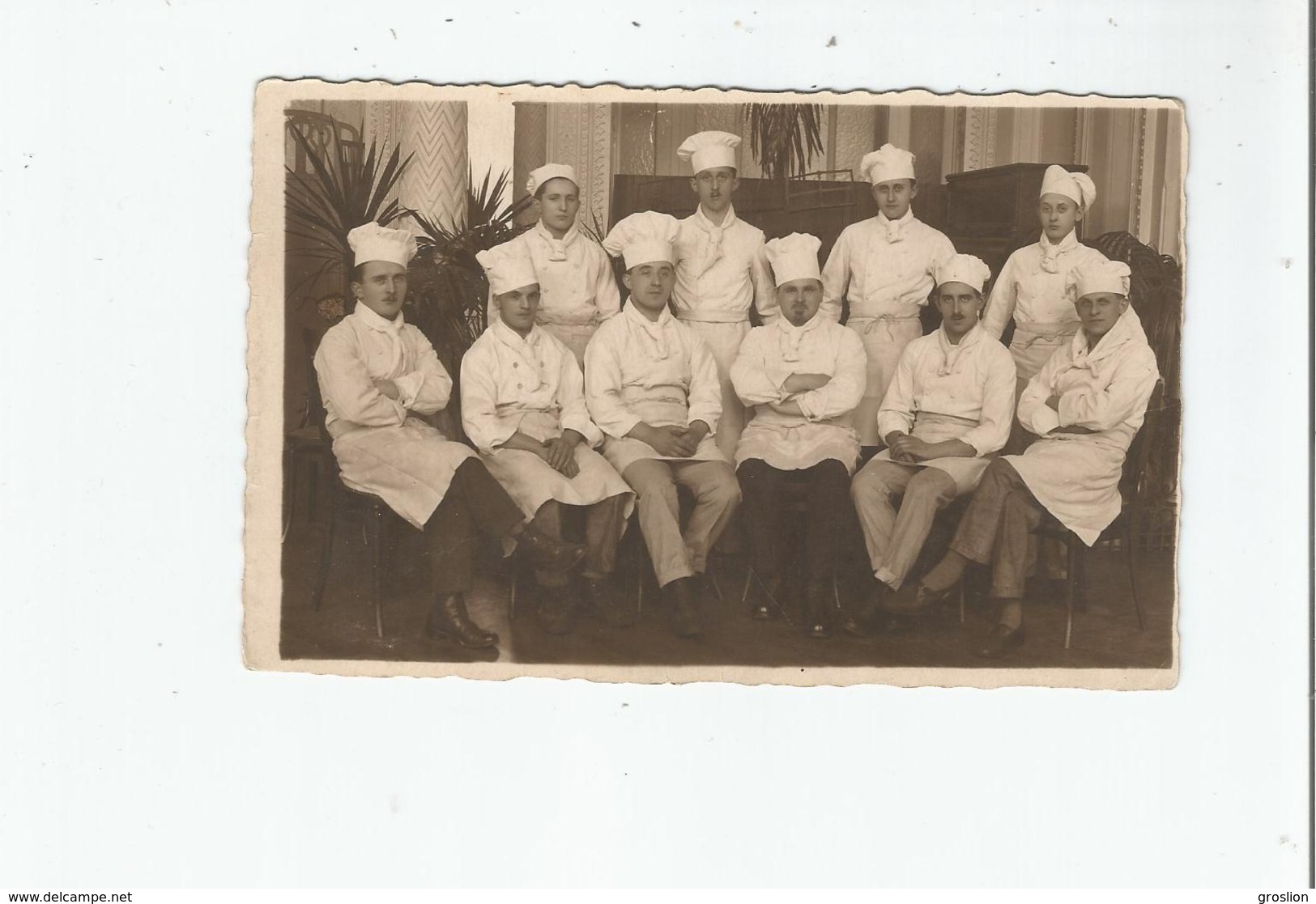 LIEGE (BELGIQUE) ? CARTE PHOTO AVEC CUISINIERS 1924 (PHOTO F CELIS LIEGE)