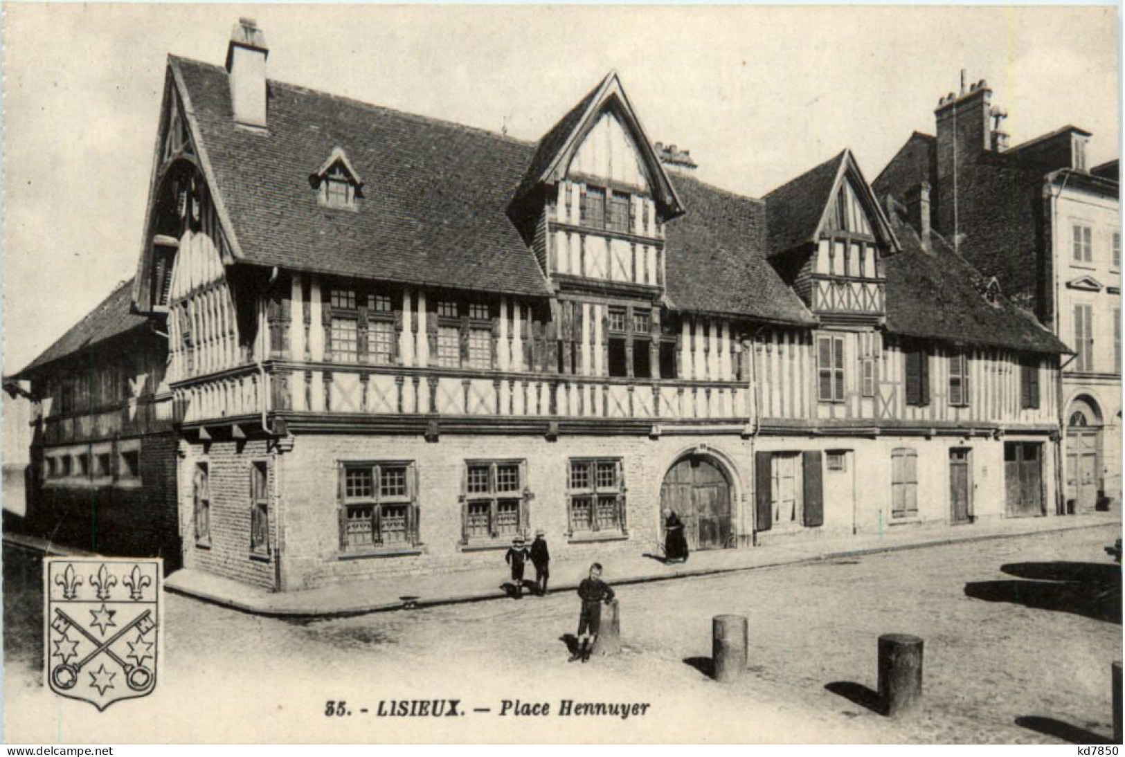 Lisieux - Place Hennuyer