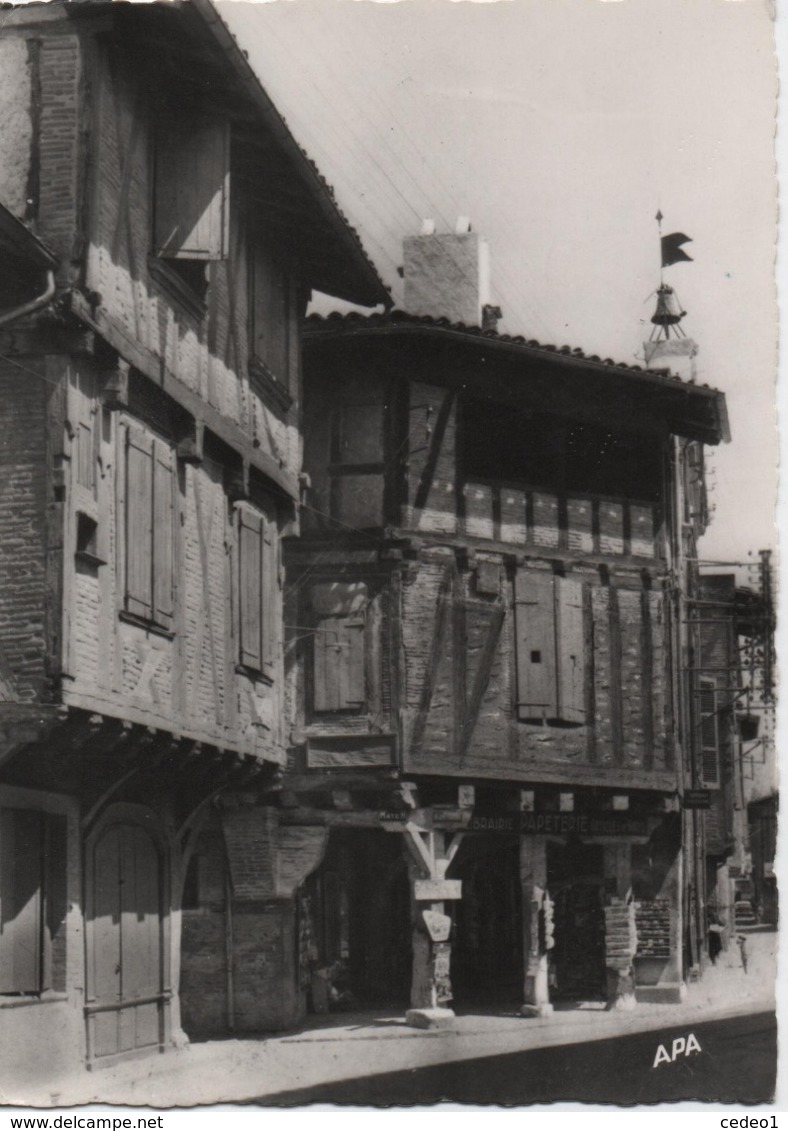 LISLE SUR TARN   VIEILLES MAISONS