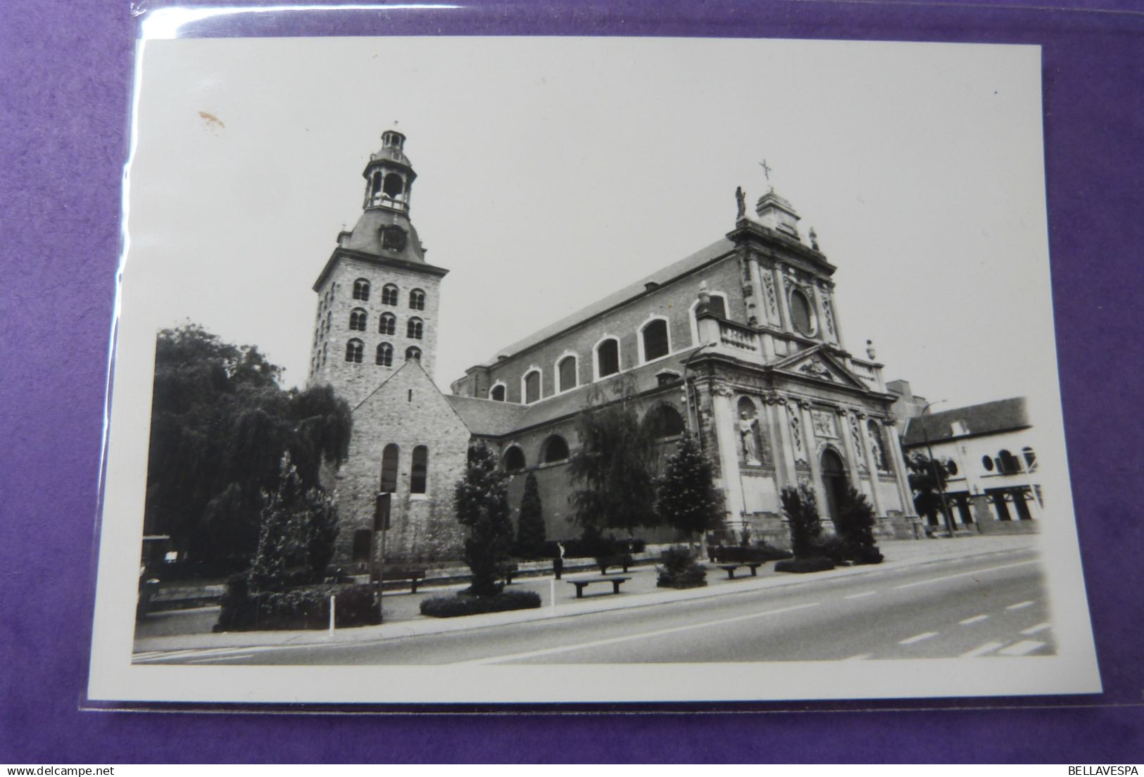 Lot x 7 foto's privaat opnames Harelbeke Kerken kapellen godshuizen toestand 1986