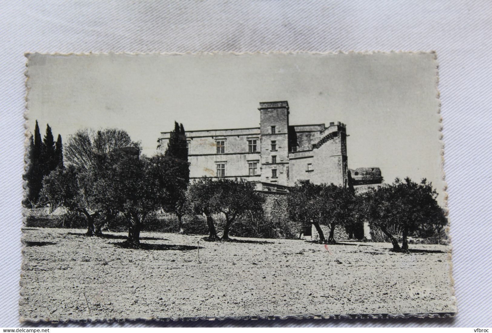 Lourmarin, château renaissance, côté Sud, Vaucluse 84