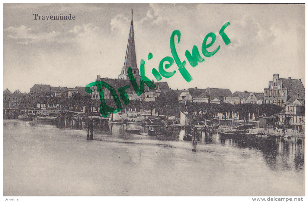 Lübeck-Travemünde,  St. Lorenzkirche mit alten Häusern an der "Voderreihe", um 1906