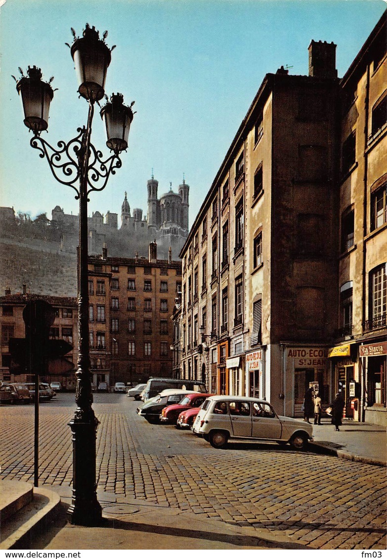 Lyon 5 place Saint Jean Renault 4L auto école bière la Slavia