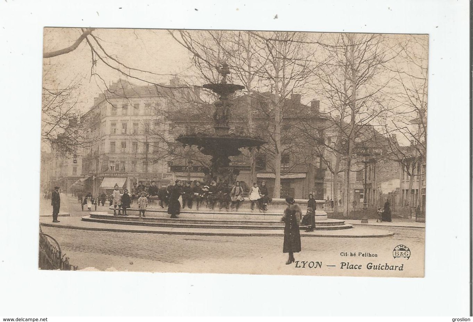 LYON PLACE GUICHARD (FONTAINE AVEC BELLE ANIMATION ET COMMERCES) 1919