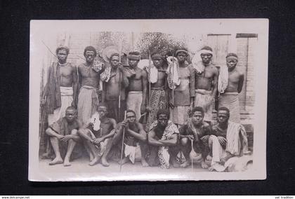 MADAGASCAR - Carte photo d'un groupe de Bara ( Guerriers ) - L 125385