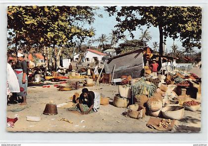 Madagascar - FORT DAUPHIN - Le marché - Ed. Librairie du Sud 3786