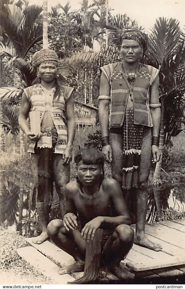 Malaysia - BORNEO - Dayaks - REAL PHOTO - Publ. unknown