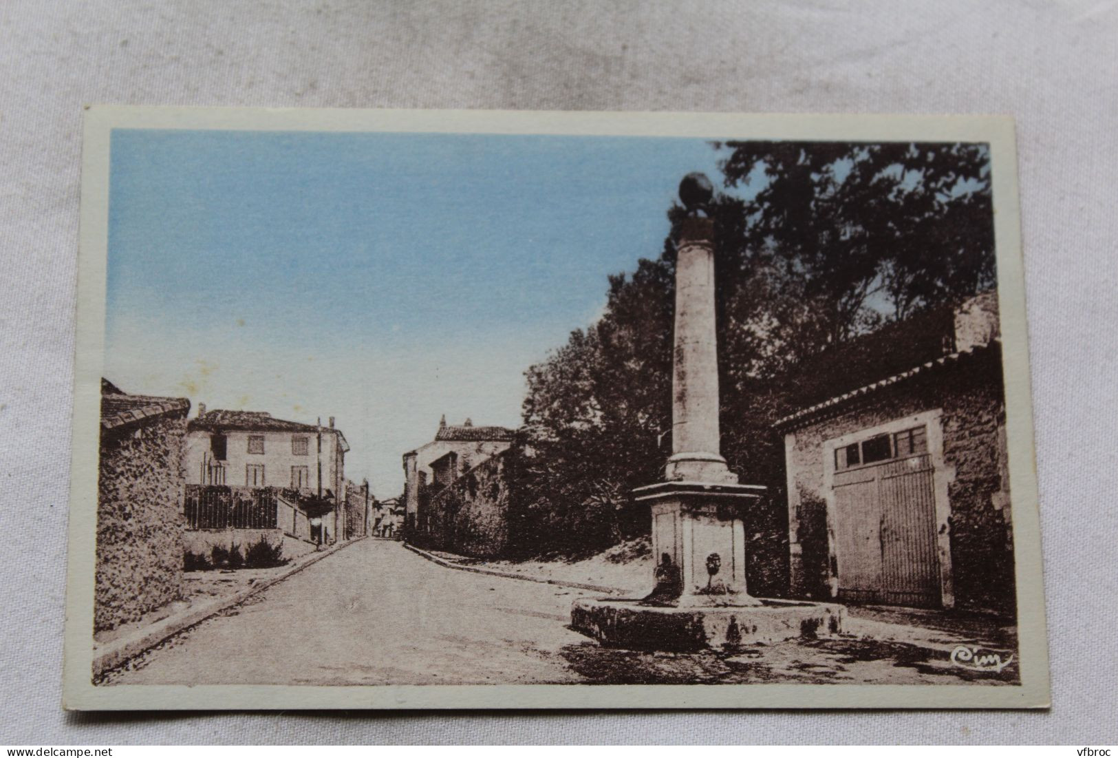 Mallemort, entrée de la Grand' rue, Bouches du Rhône 13