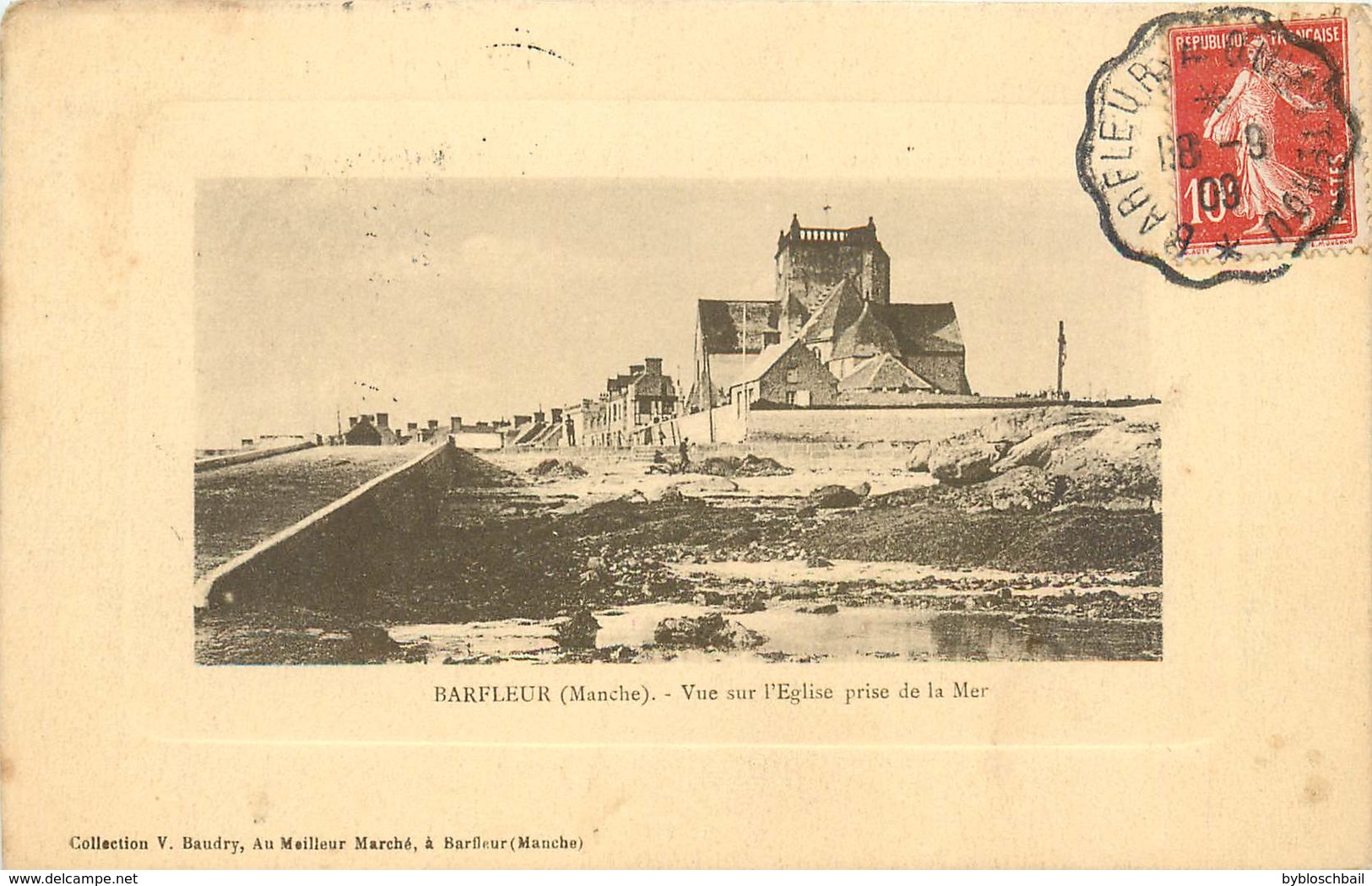 Manche 50 BARFLEUR Vue sur l'Eglise prise de la Mer