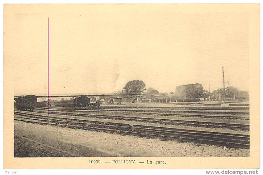 - manche - ref - A828 - folligny - la gare - gares - ligne de chemin de fer - lignes de chemins de fer - transports -