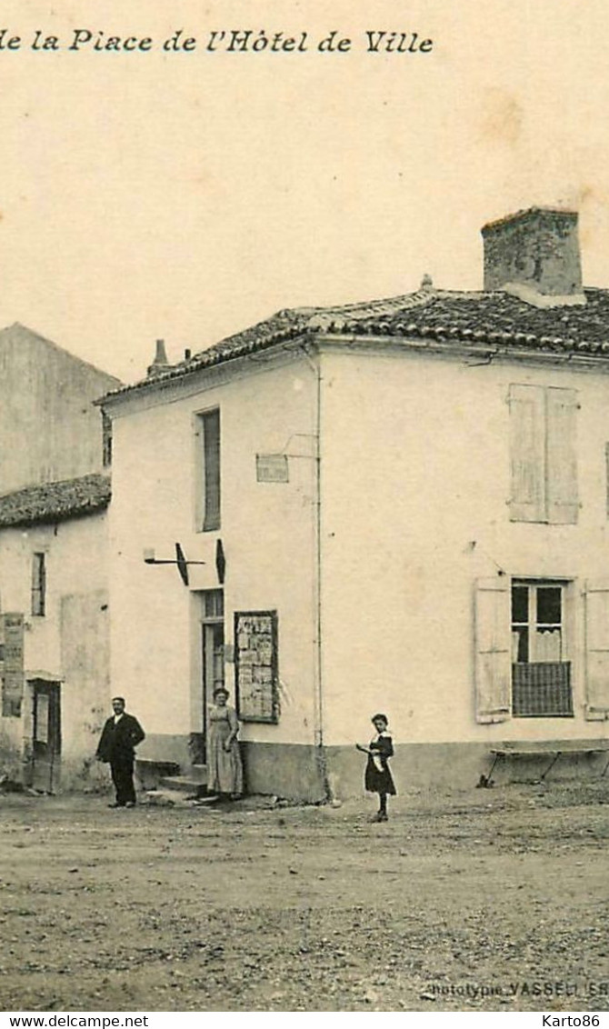 mareuil sur lay dissais * débit de tabac tabacs TABAC , un coin de la place de l'hôtel de ville