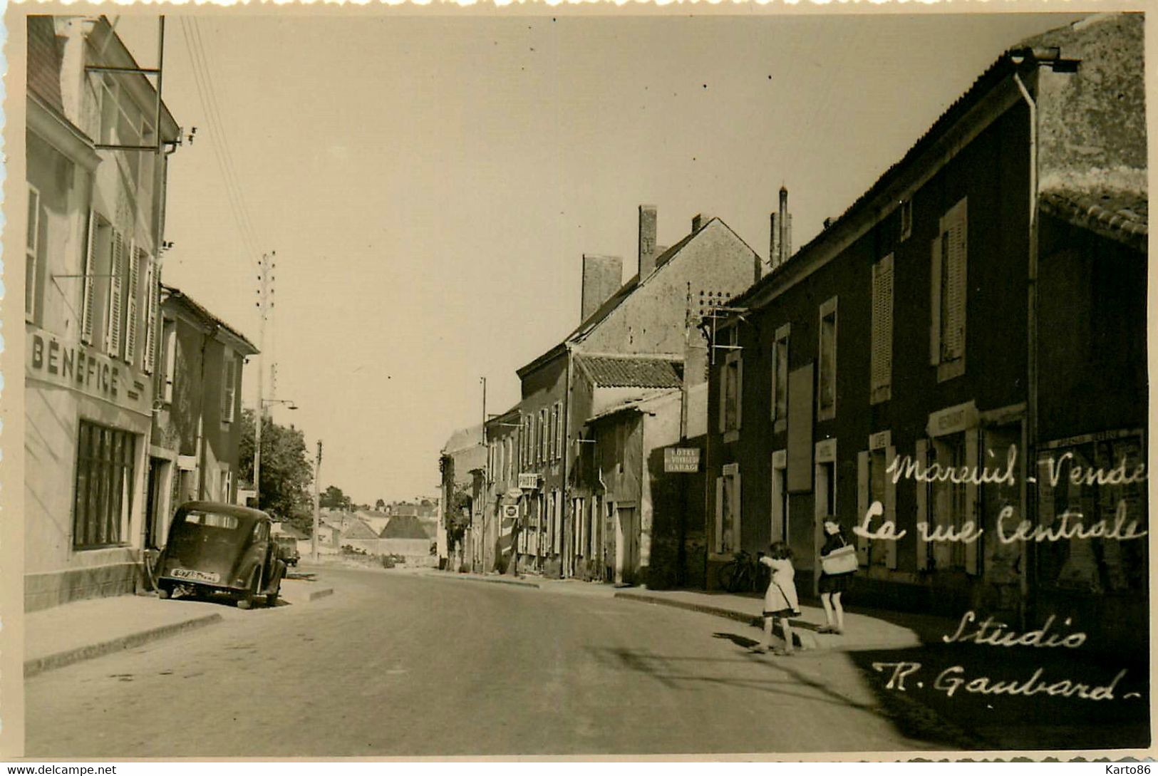 mareuil sur lay dissais * la rue centrale du village * carte photo * photographe R. GAUBARD